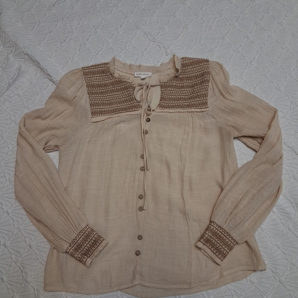 Elegant Cream Button-Up Women's Top Size L - Picture 13 of 17